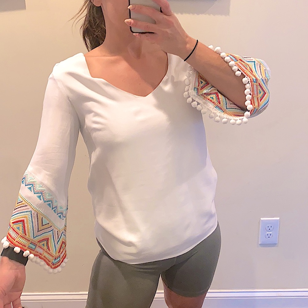 DREW V-Neck Embroidered Bell Sleeve Top NWOT Small